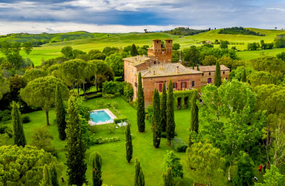 Aerial view of the castle for weddings in Siena