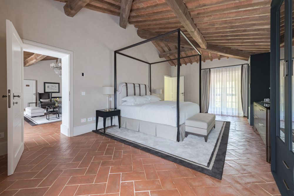 Black and grey four poster bedroom at the villa in Florence for weddings