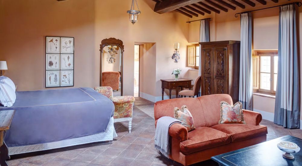 Blue and orange bedroom at the San Gimignano wedding resort