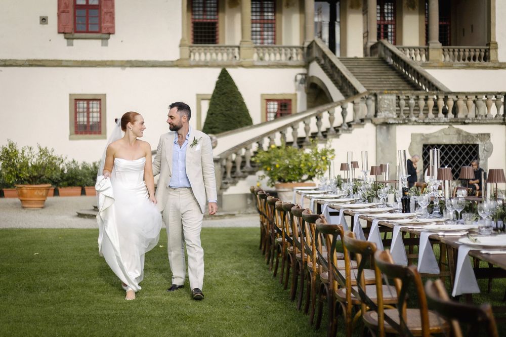 Bride and groom by the tables at the villa Medicea in Tuscany