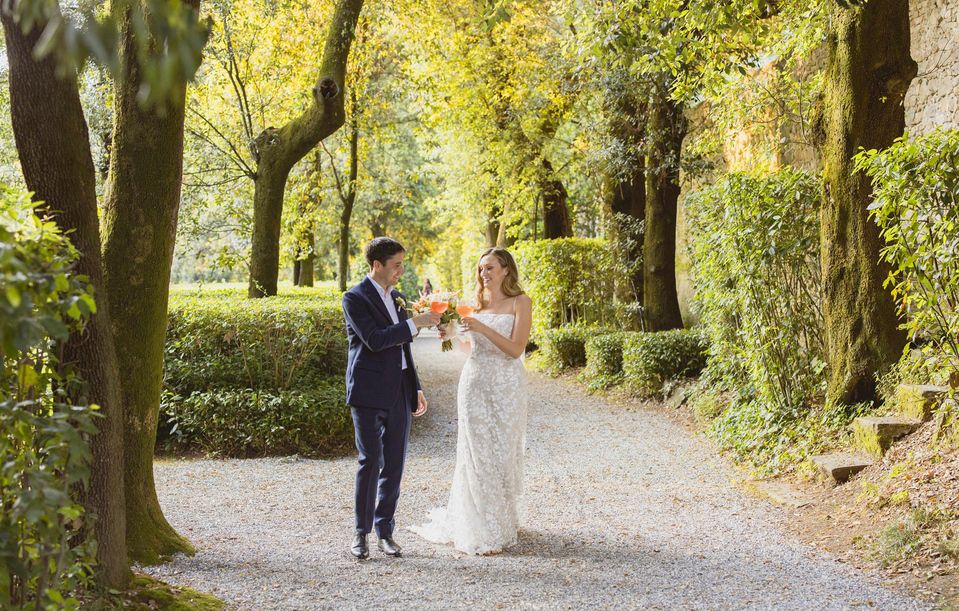 Bride and groom walk at the villa in Lucca for wedding receptions