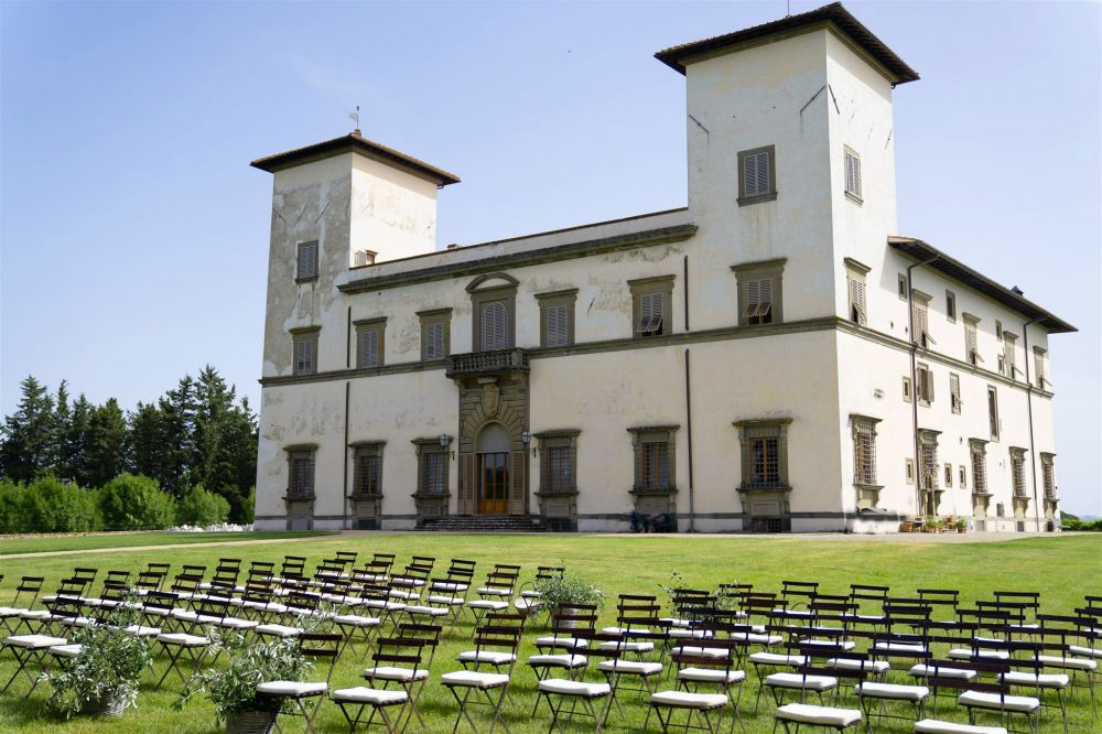 Ceremony at the panoramic villa in the Tuscan countryside