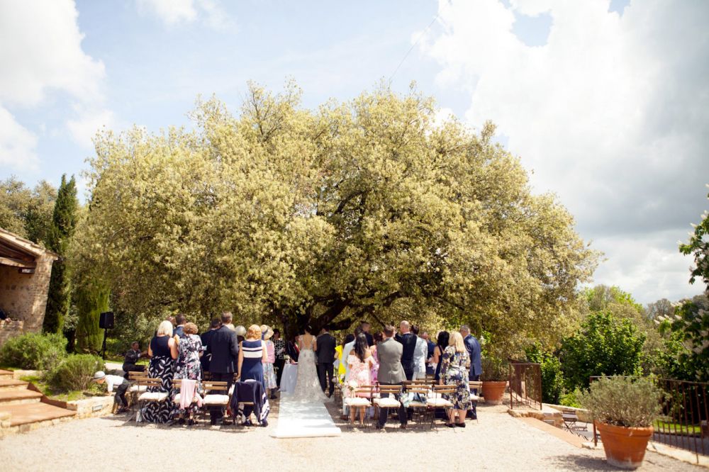 Ceremony under the tree at the romantic wedding villa in Siena