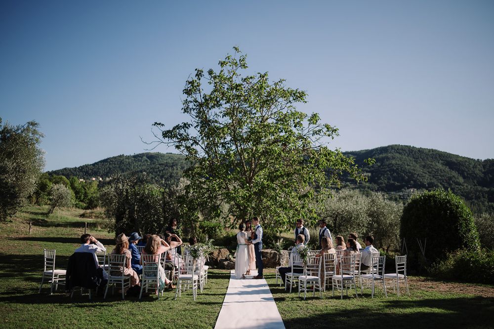 Ceremony at the Tuscan farmhouse for weddings