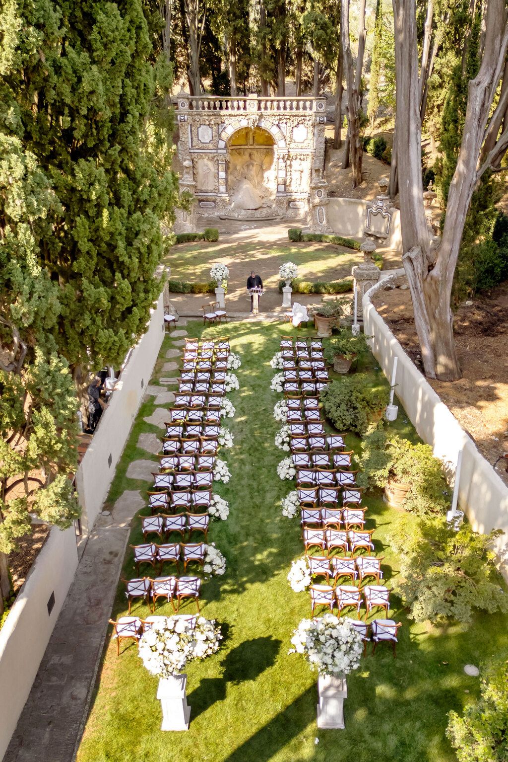 Ceremony at the Tuscan wedding villa