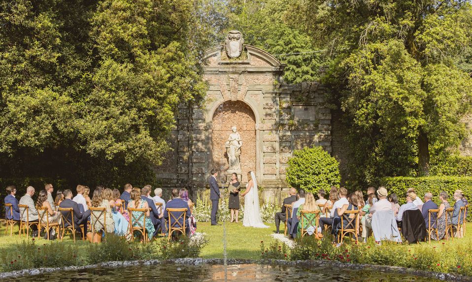 Ceremony at the villa in Lucca for wedding receptions