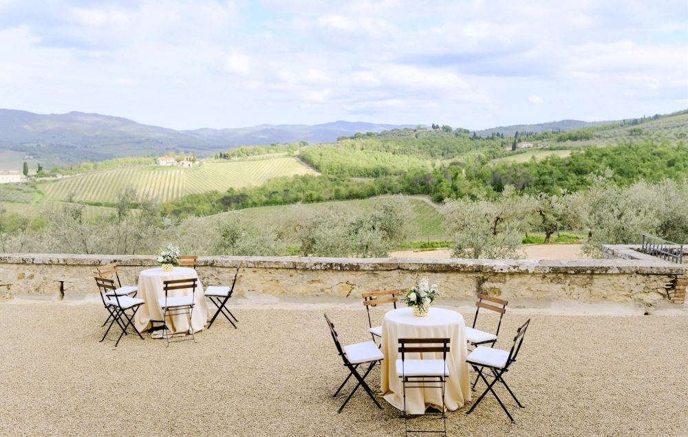 Cocktail view at the luxury wedding castle in Chianti