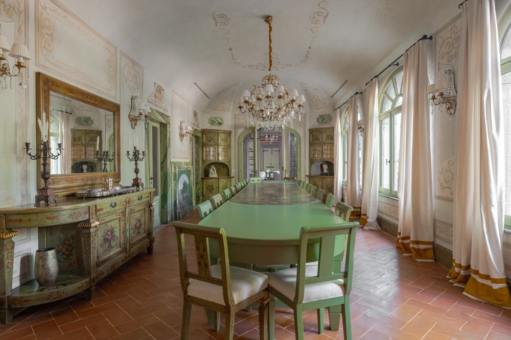 Venetian style dining room at the villa in Florence for weddings