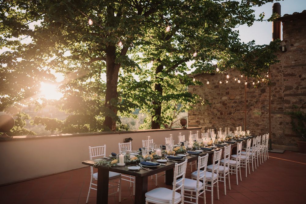 Dinner table at the Tuscan farmhouse for weddings