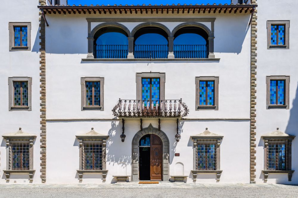 Facade of the villa in Florence for weddings