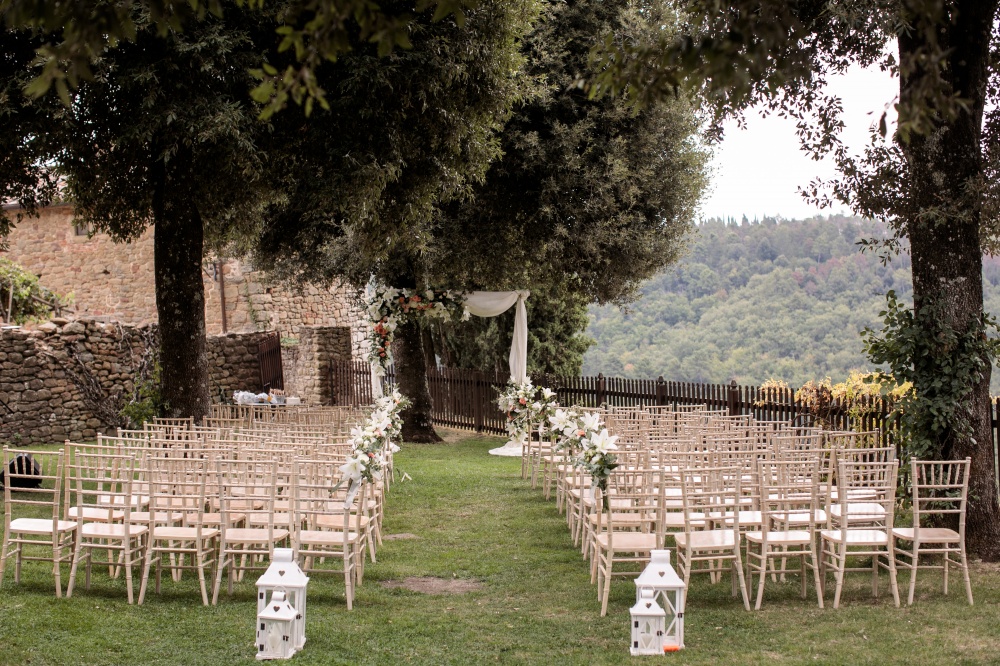 Ceremony at the farmhouse for weddings in Tuscany 