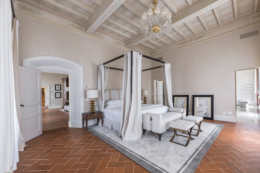 Four poster bedroom at the villa in Florence for weddings