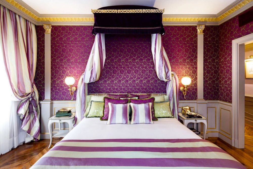 Fuxia bedroom at the luxury wedding hotel in Florence