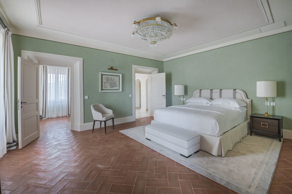 Green bedroom at the villa in Florence for weddings