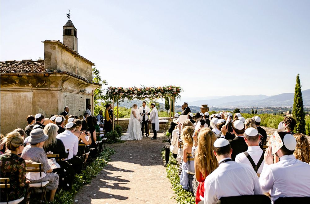 Jewish ceremony at the wedding rustic villa in Tuscany