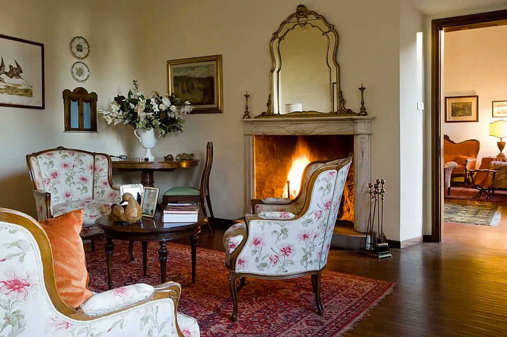 Living room with fireplace at the romantic villa in Tuscany