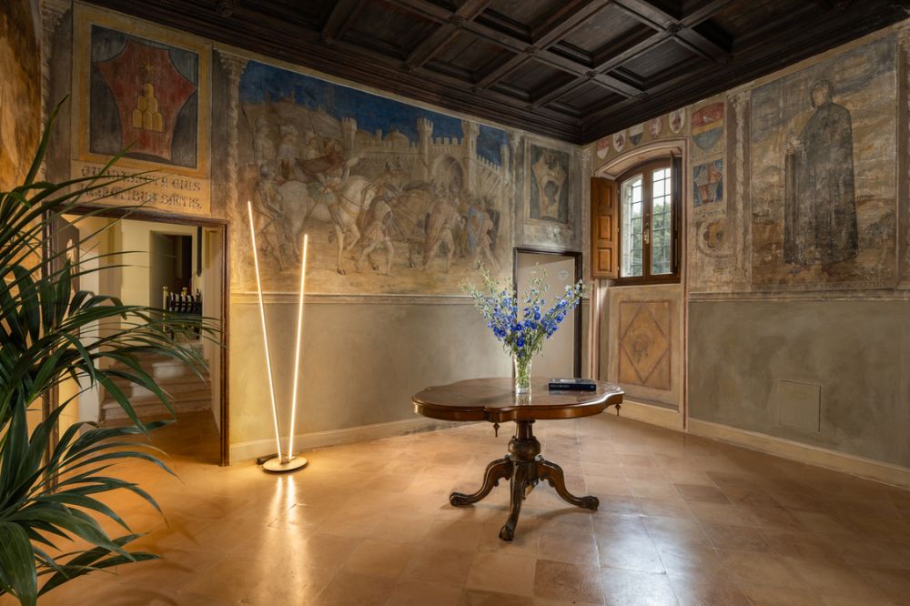 Living room with frescoes at the wedding castle in the Tuscan countryside