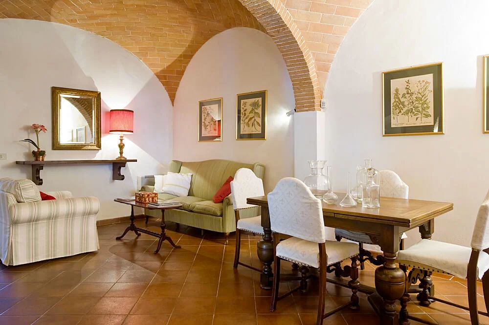 Living room with vaulted ceiling at the romantic villa in Tuscany