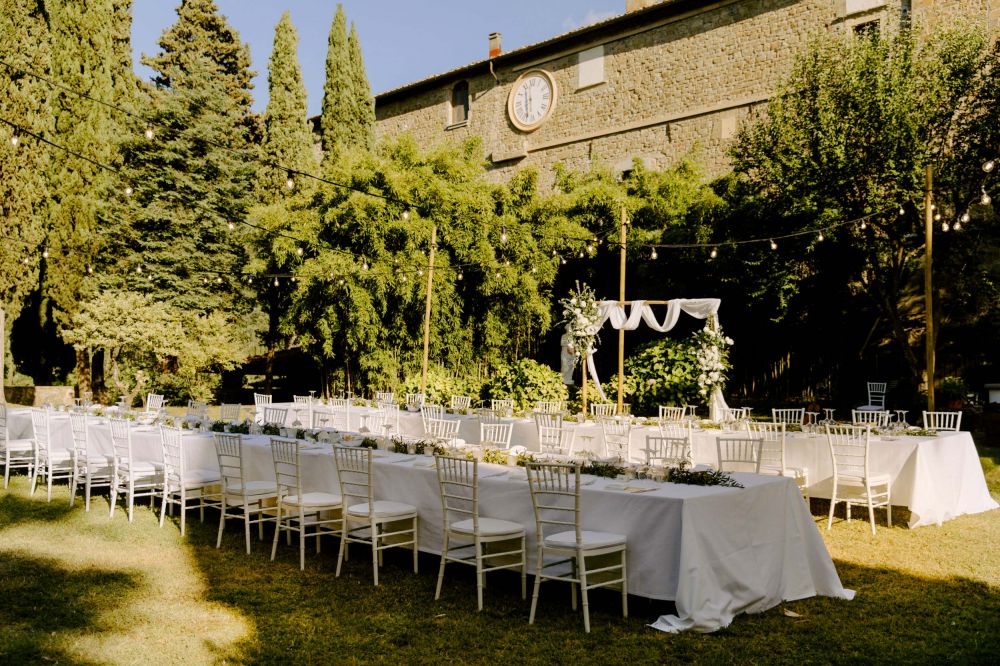 Long tables at the wedding villa in Florence