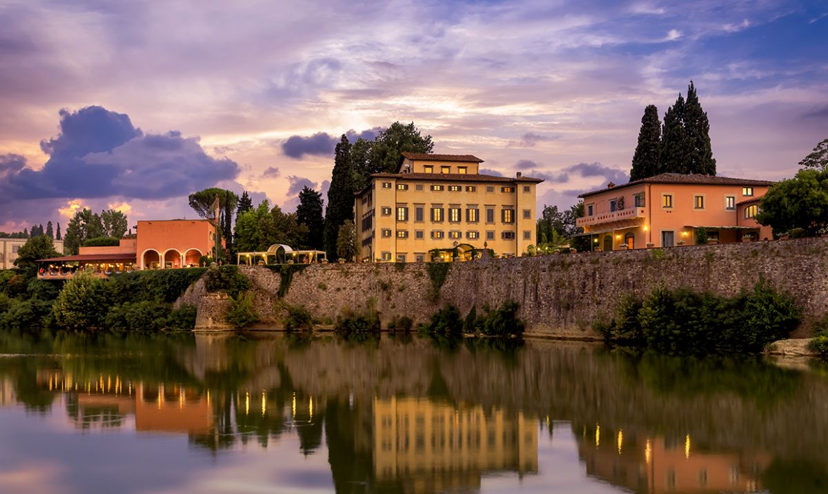 Luxury wedding villa in Chianti at sunset