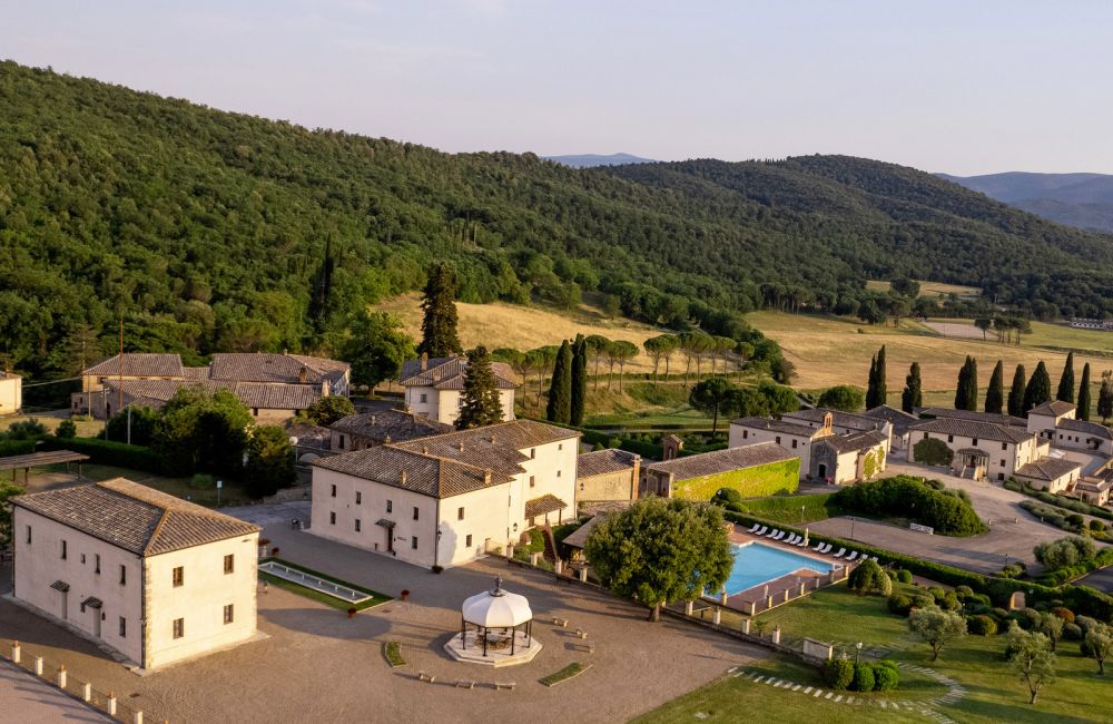 Panoramic view of the wedding hamlet in Tuscany