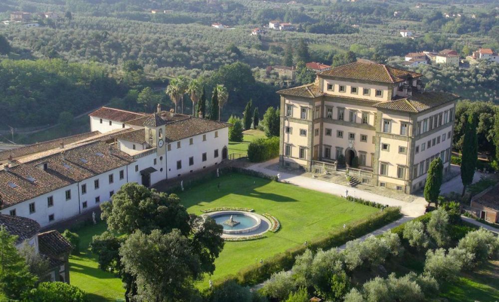 Panoramic view of the luxury wedding villa in Tuscany