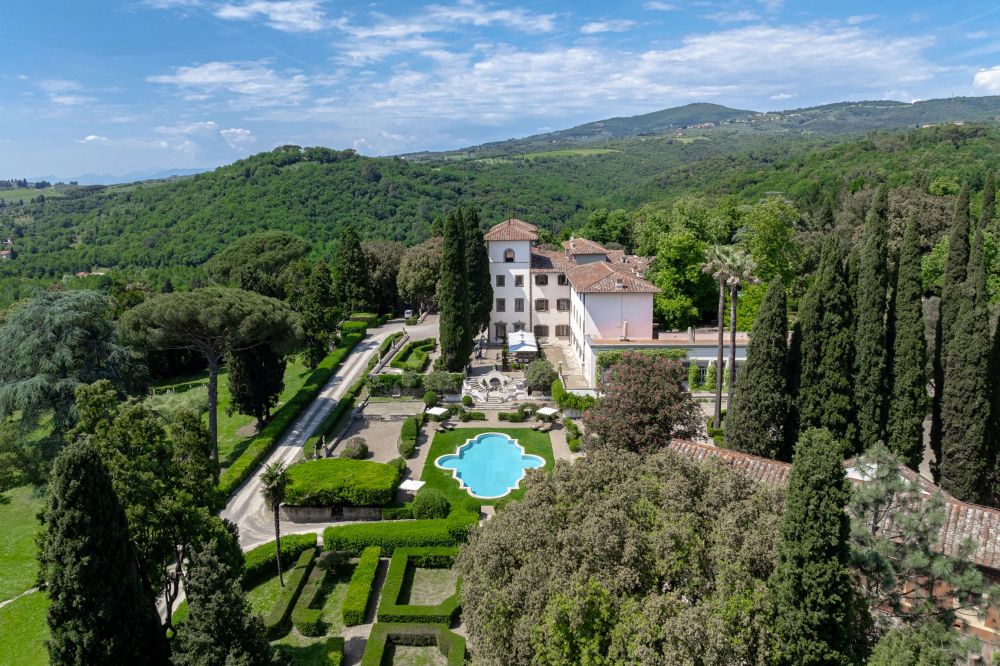 Panoramic view of the villa in Florence for weddings