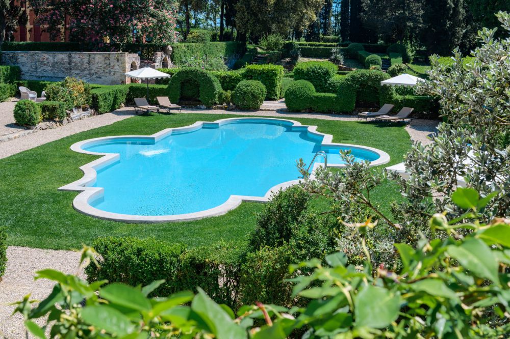 Pool garden at the villa in Florence for weddings