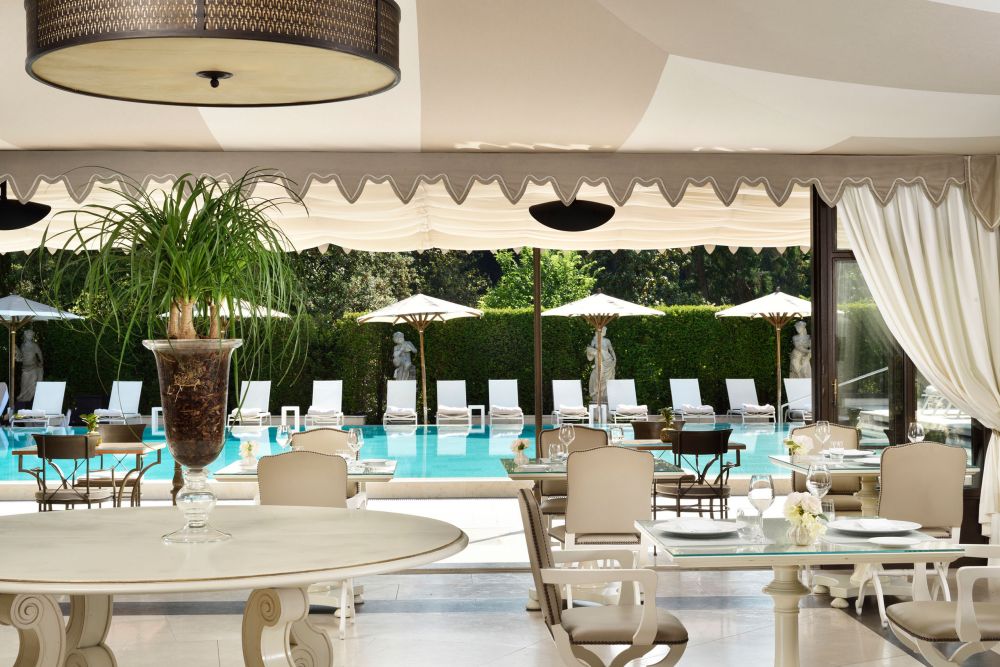 Restaurant by the pool of the luxury wedding hotel in Florence