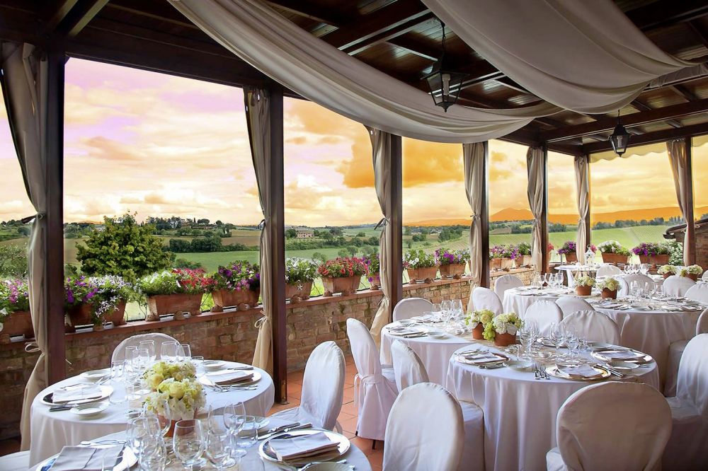 Restaurant with view at the villa in Tuscany for wedding