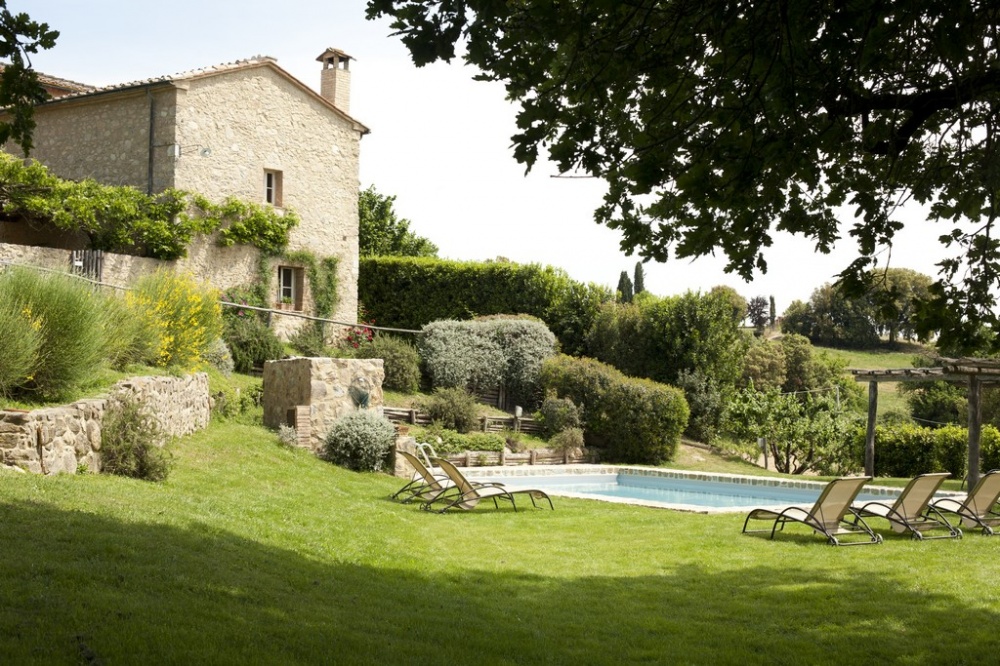 Romantic villa with garden and pool in the Siena area