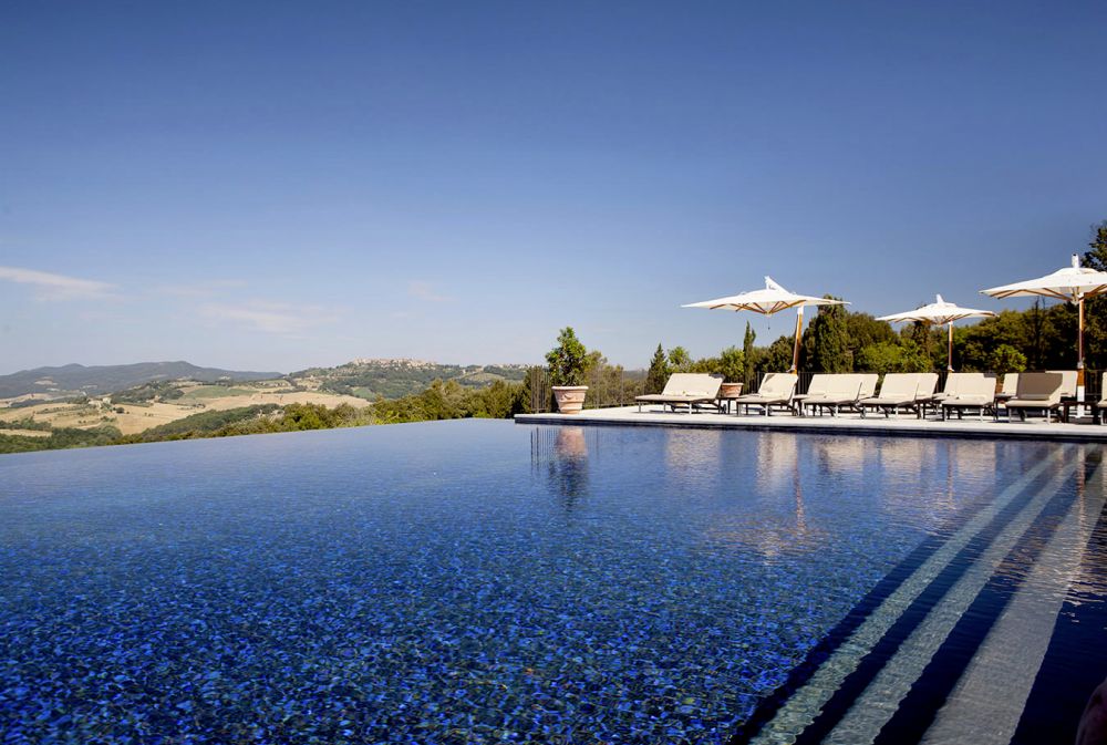 Swimming pool at the San Gimignano wedding resort