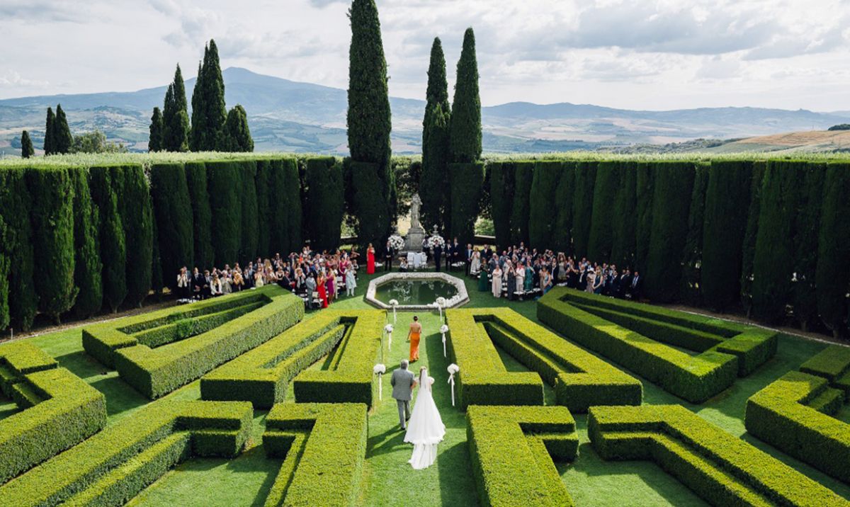 Symbolic wedding ceremony in Tuscany