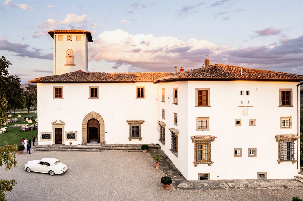 View of the facade and the garden at the wedding villa in Florence with view