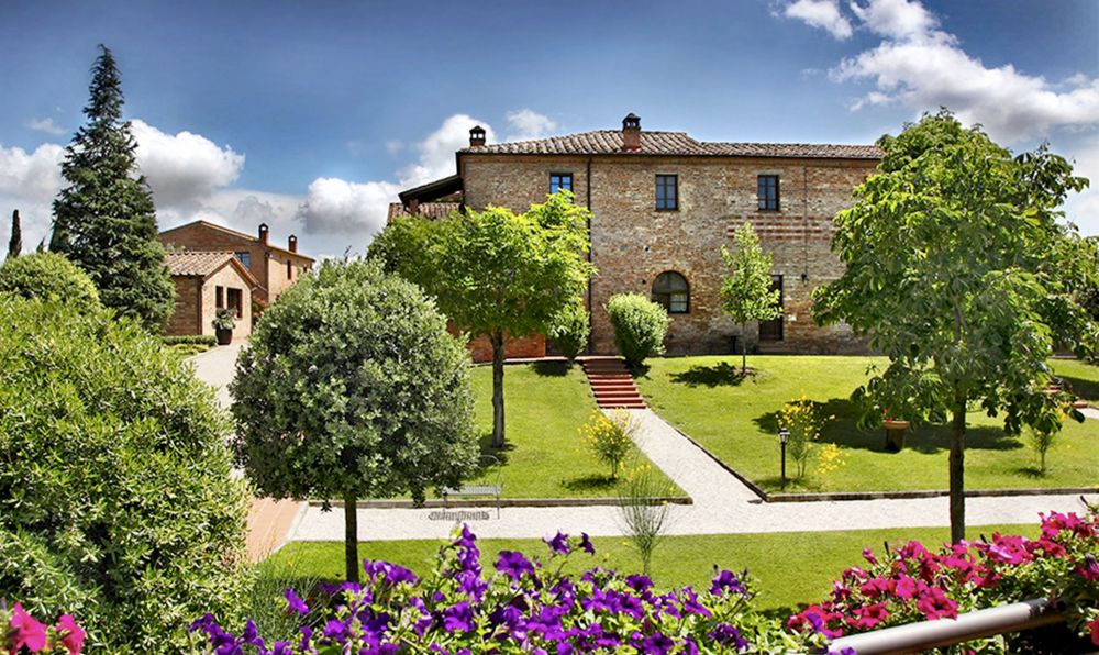 View of the villa in Tuscany for wedding