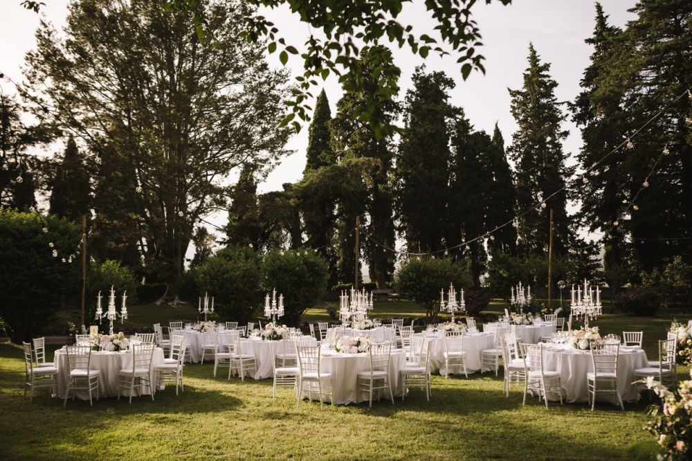 Wedding dinner in the garden of the villa in Florence