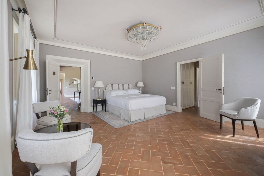 White bedroom with terracotta floor at the villa in Florence for weddings